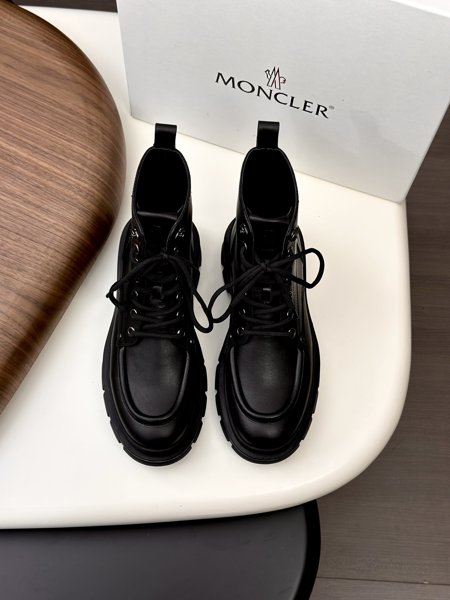 MONCLER Мужские ботинки из коровьей кожи  MONCLER Мужские ботинки из коровьей кожи