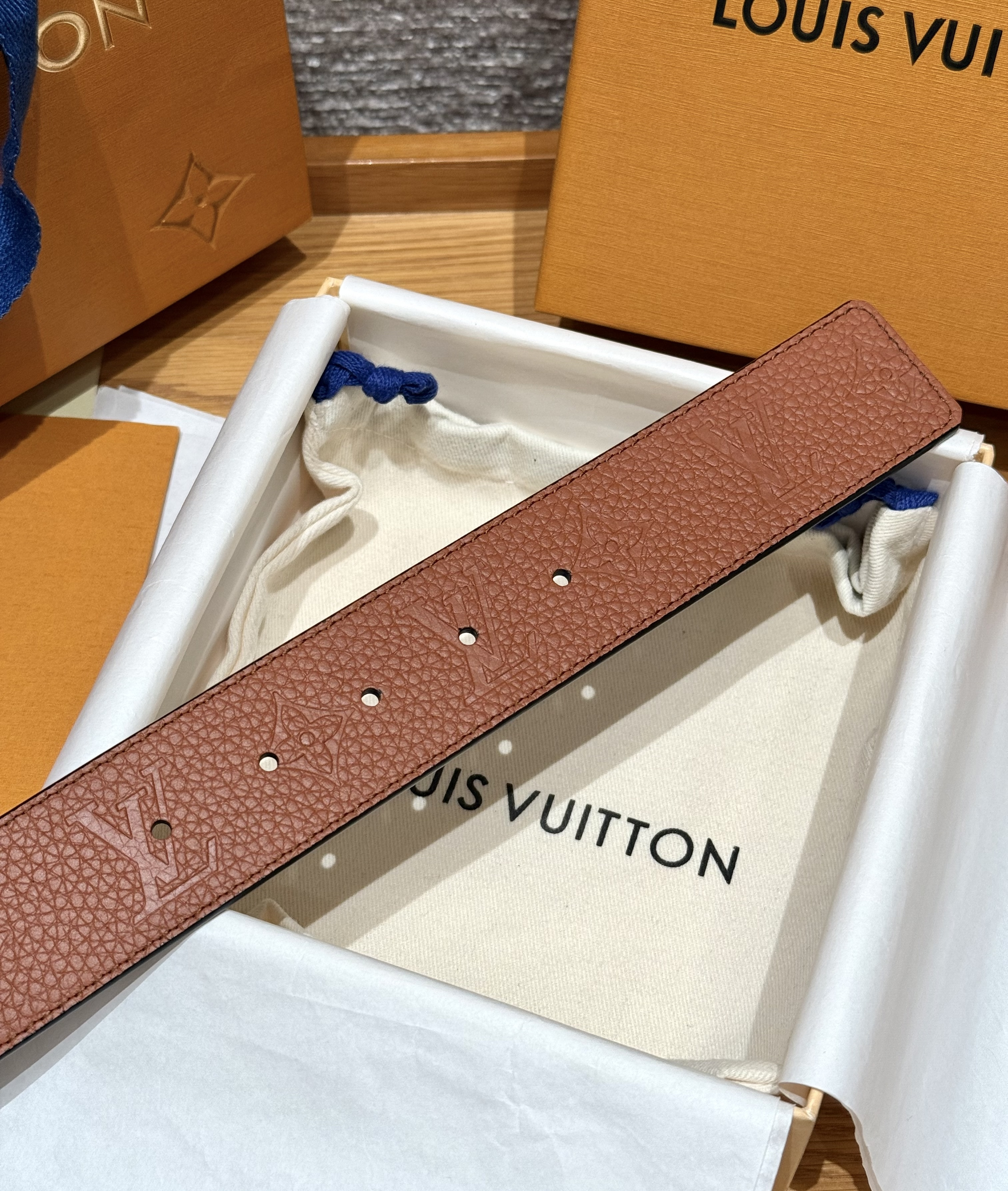 LOUIS VUITTON Мужской ремень 