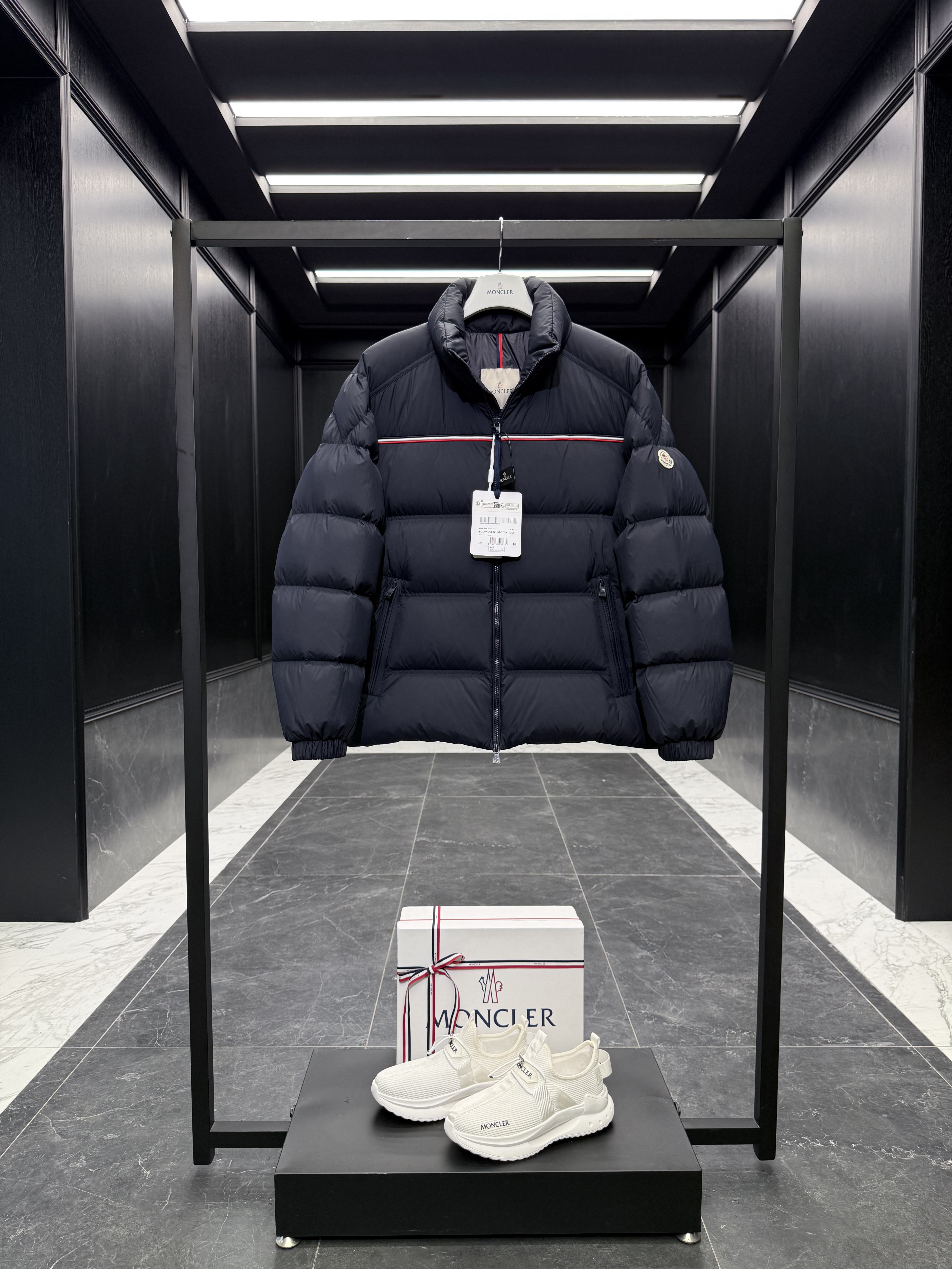 MONCLER Мужской пуховик Bouvaque
