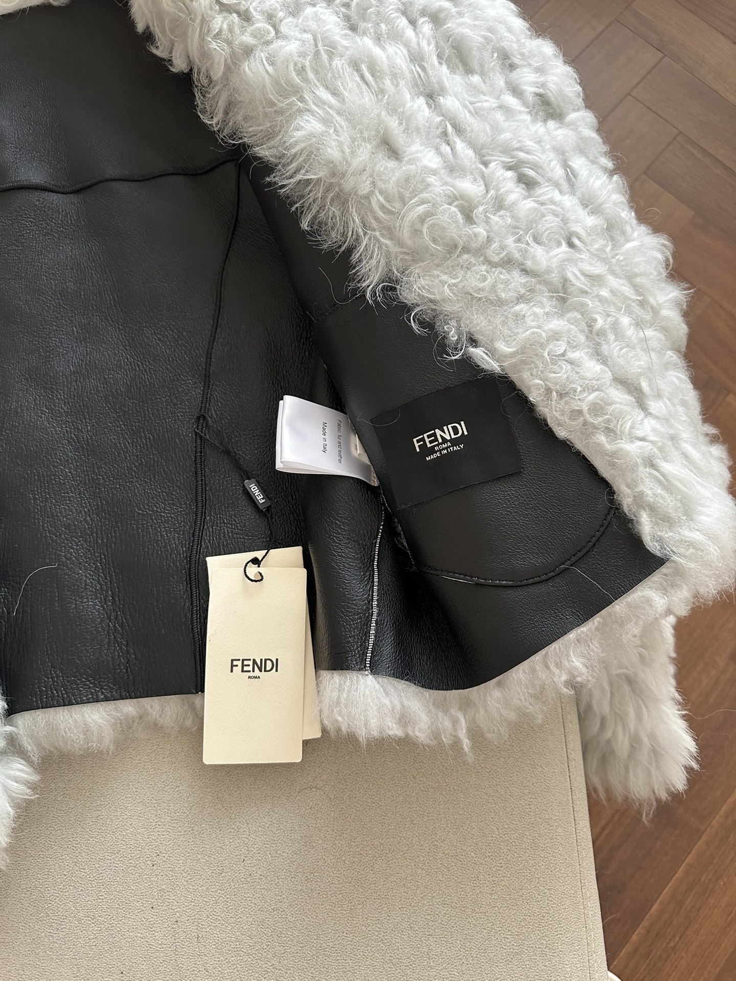 FENDI Женская шуба из овчины FENDI Женская шуба из овчины