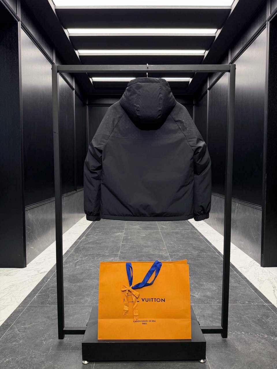 LOUIS VUITTON Мужской пуховик LOUIS VUITTON Мужской пуховик