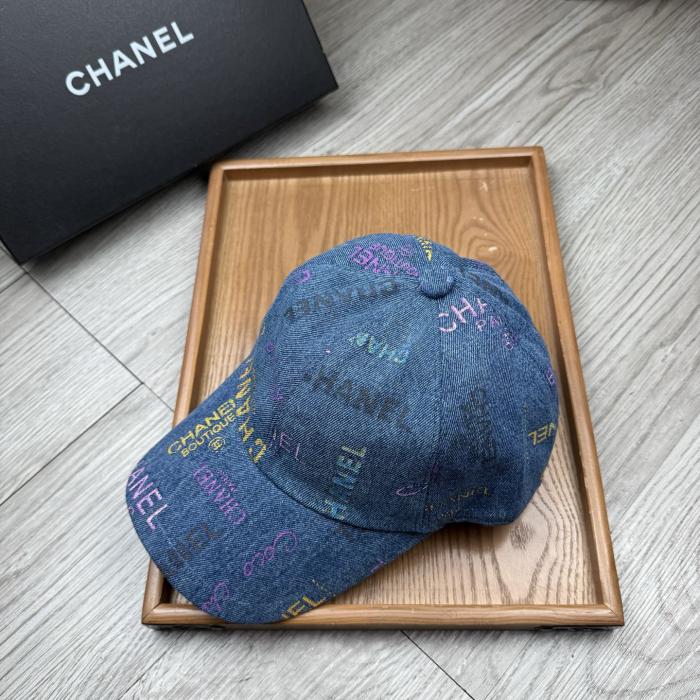 CHANEL Женская Кепка