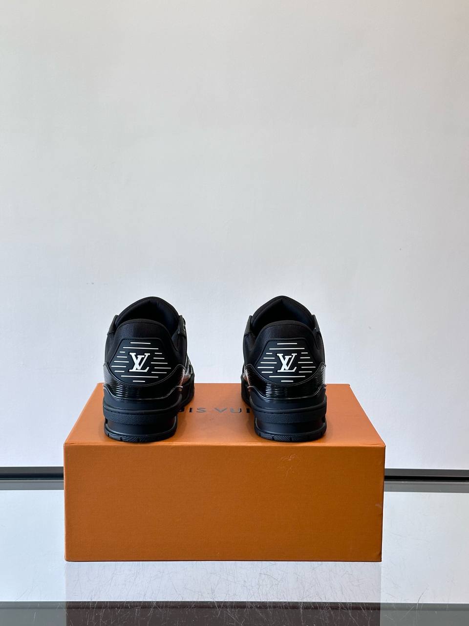 LOUIS VUITTON Мужские кроссовки LOUIS VUITTON Мужские кроссовки