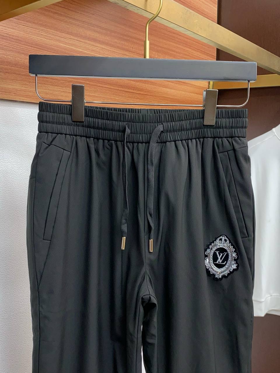 LOUIS VUITTON Мужские брюки LOUIS VUITTON Мужские брюки