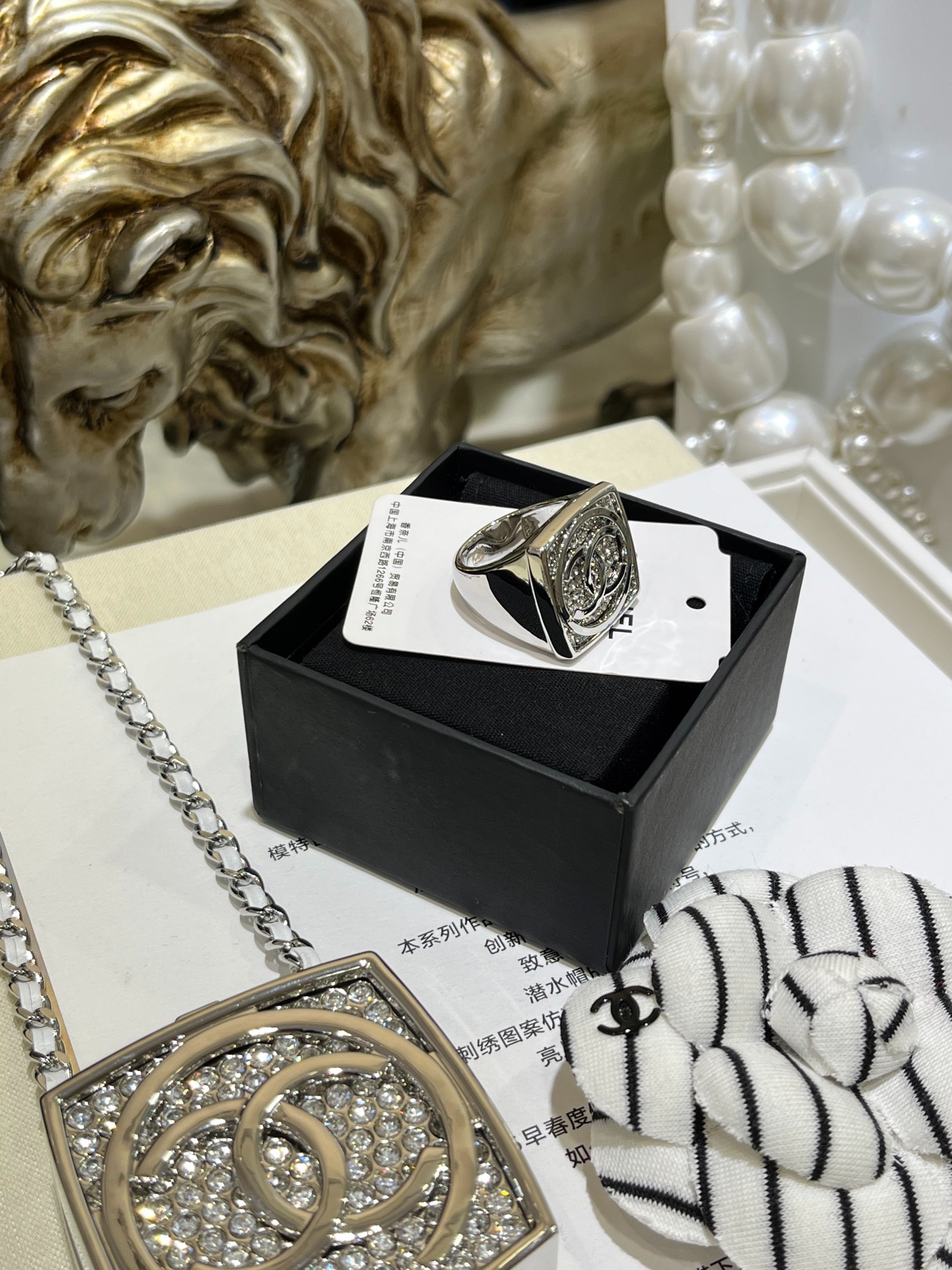 CHANEL Женское кольцо из латуни CHANEL Женское кольцо из латуни