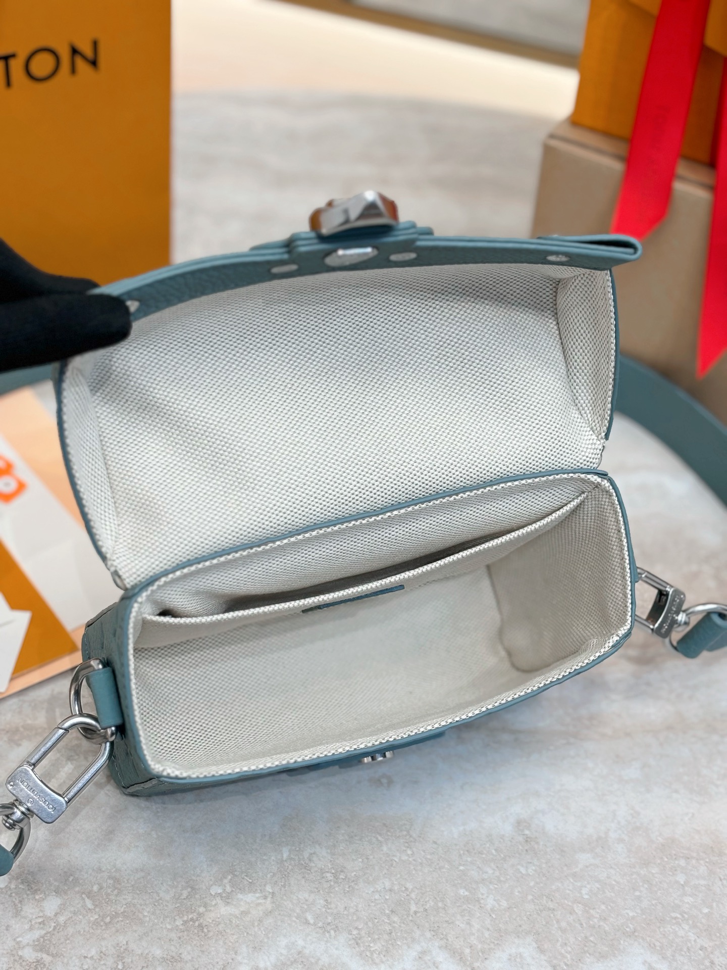 LOUIS VUITTON Мужской клатч сумка Soul Trunk M13871 LOUIS VUITTON Мужской клатч сумка Soul Trunk M13871