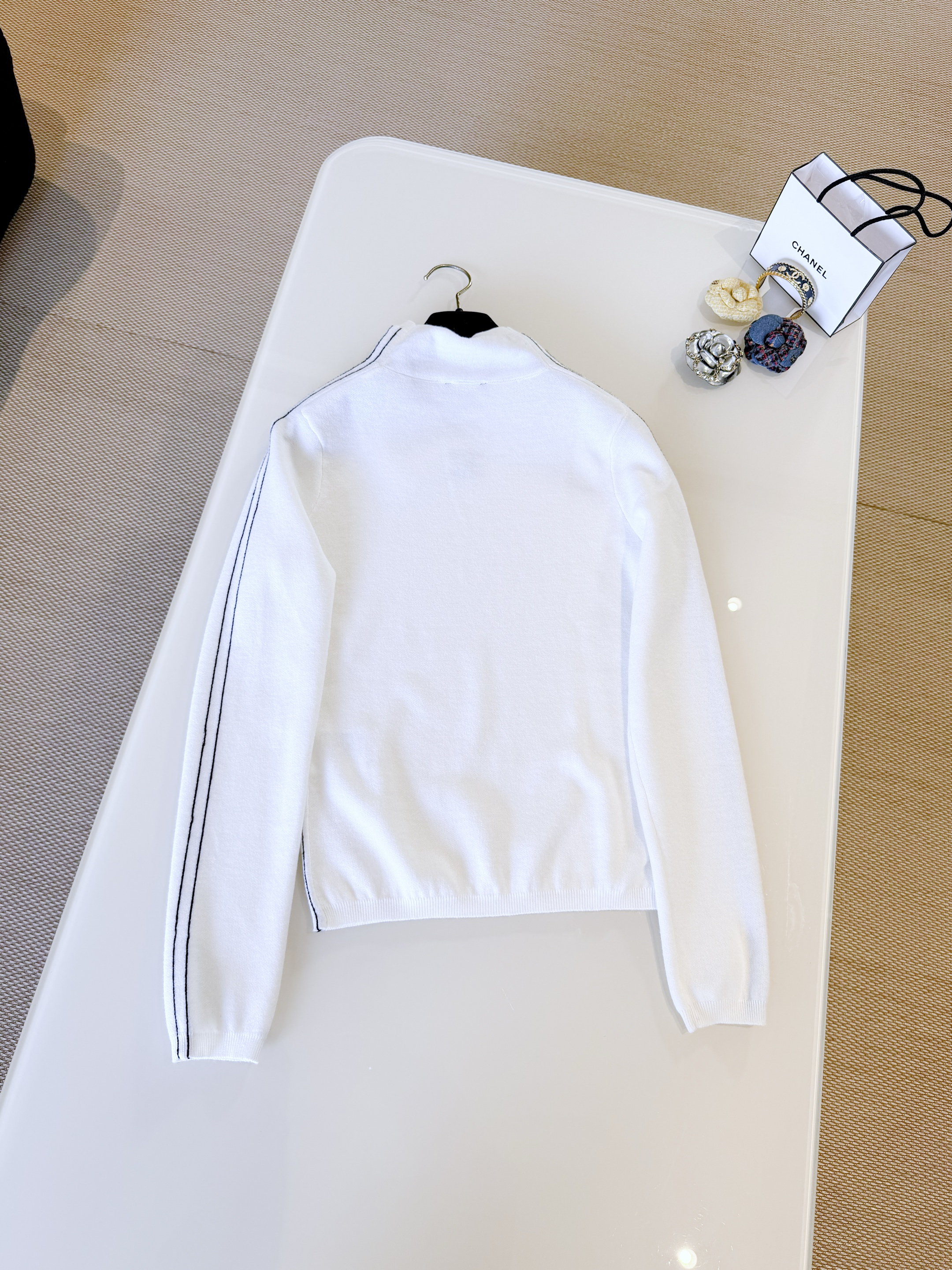 CHANEL Женский свитер из шерсти CHANEL Женский свитер из шерсти