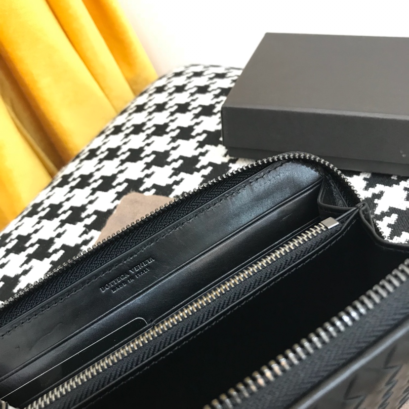 BOTTEGA VENETA Мужское Портмоне компактное с молнией