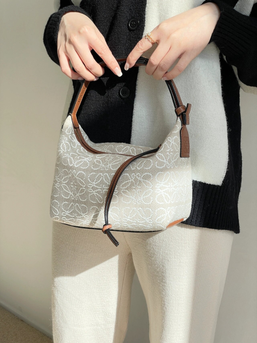 LOEWE Женская сумка Cubi Anagram