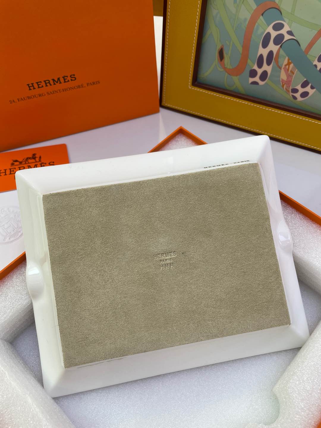 HERMES Пепельница Mosaique au 24 в серо‑золотой гамме HERMES Пепельница Mosaique au 24 в серо‑золотой гамме