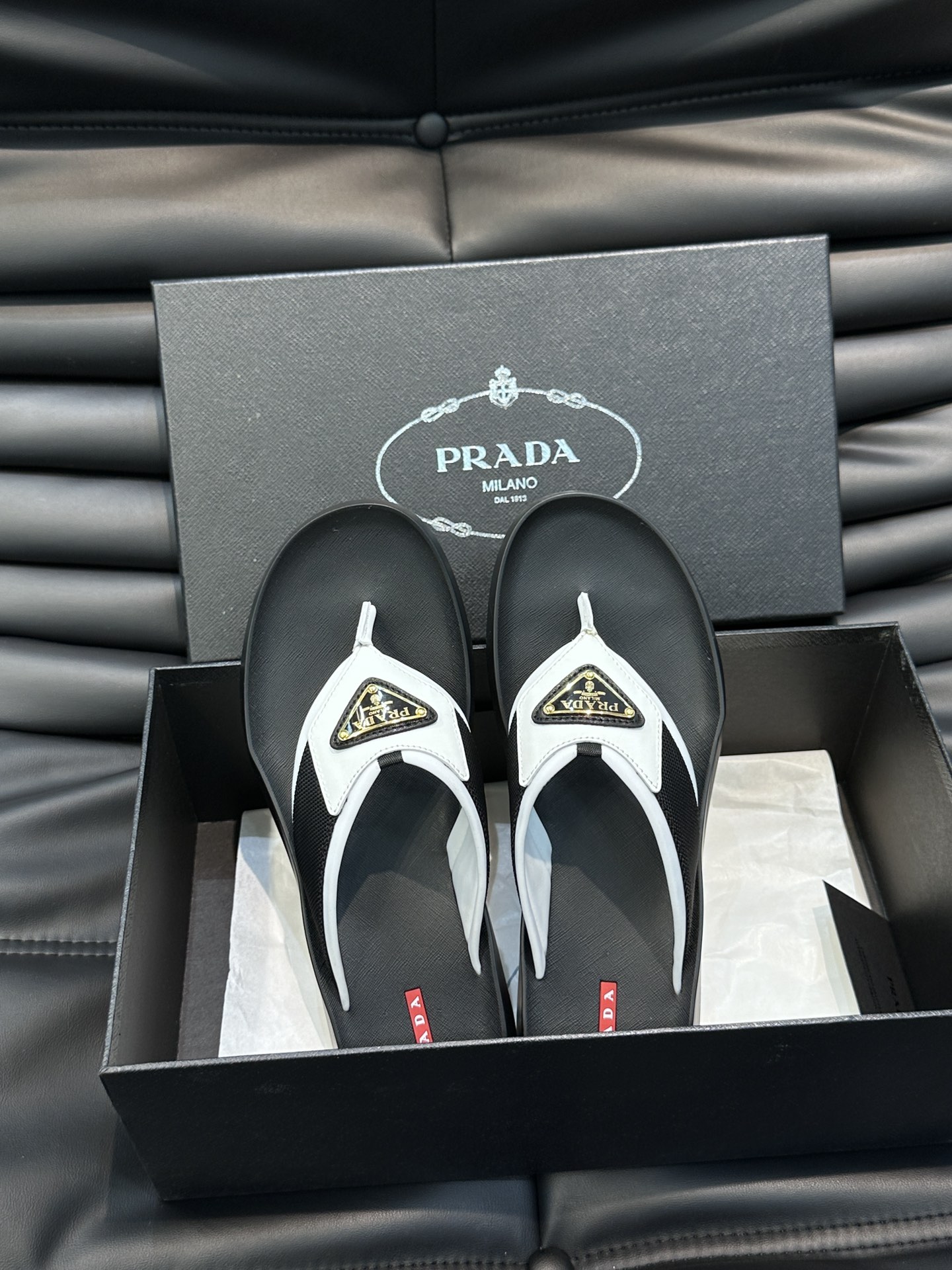 PRADA Мужские шлёпанцы-вьетнамки PRADA Мужские шлёпанцы-вьетнамки