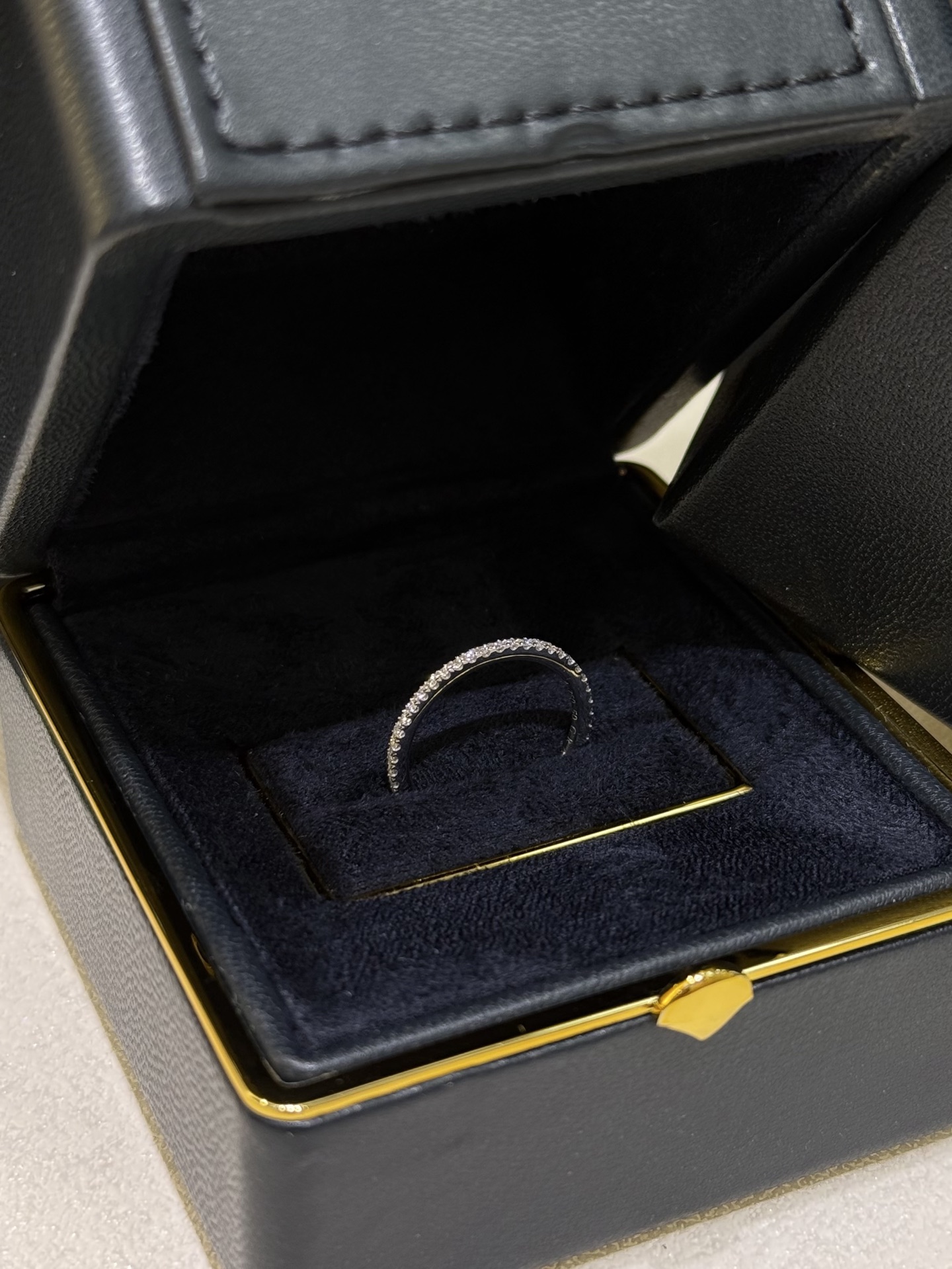 GRAFF Кольцо из белого золота с бриллиантами GRAFF Кольцо из белого золота с бриллиантами