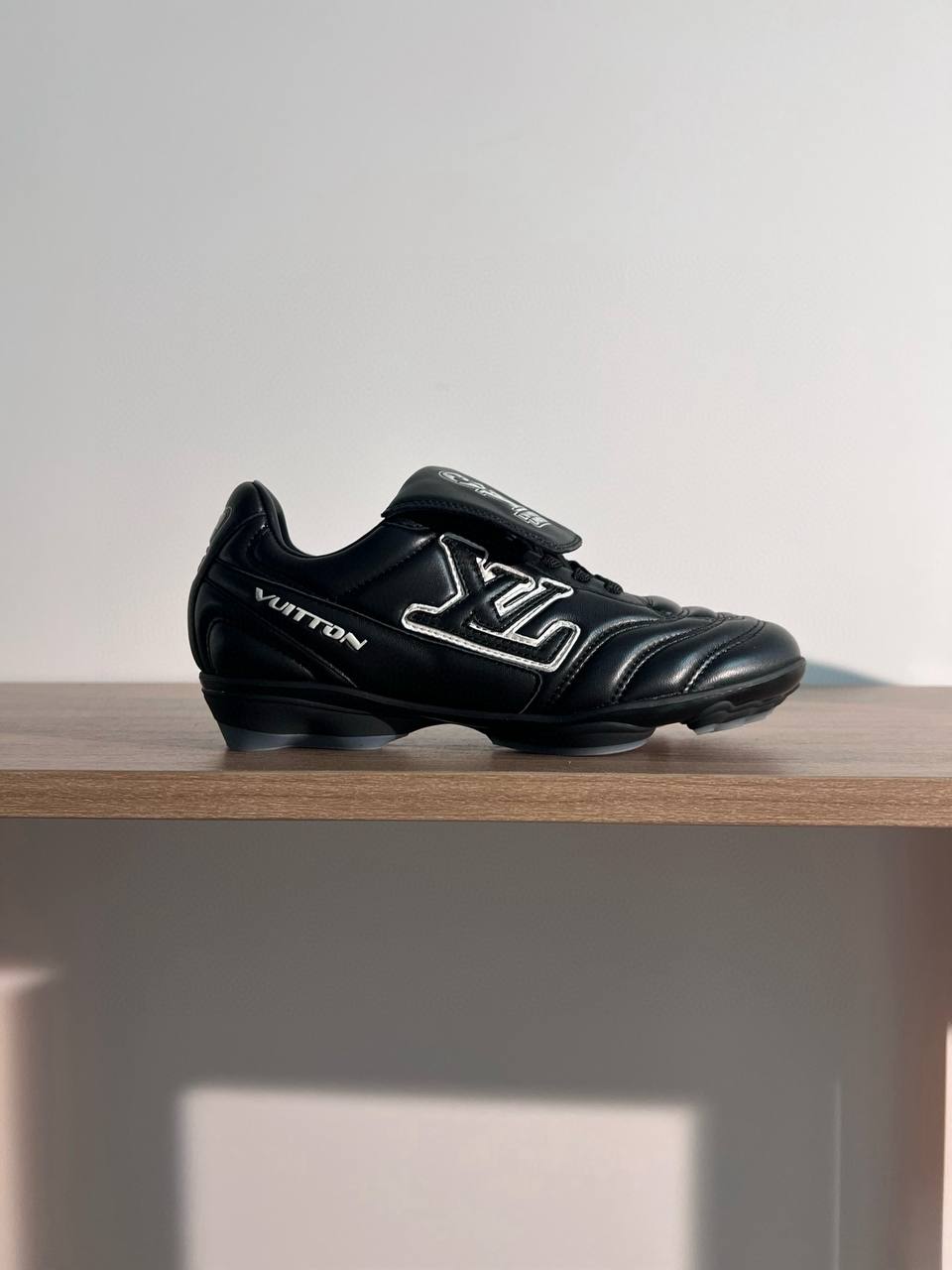 LOUIS VUITTON Женские кроссовки LOUIS VUITTON Женские кроссовки