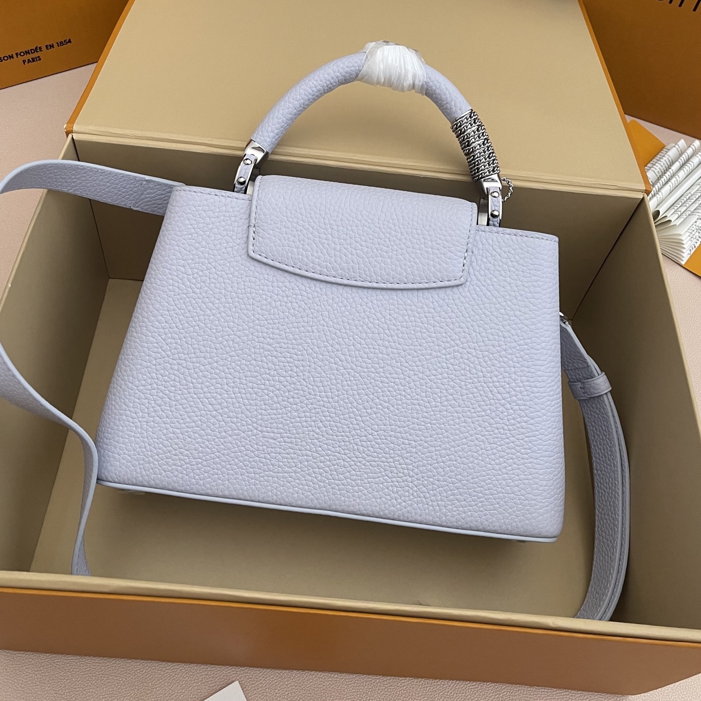 LOUIS VUITTON Женская Сумка Capucines