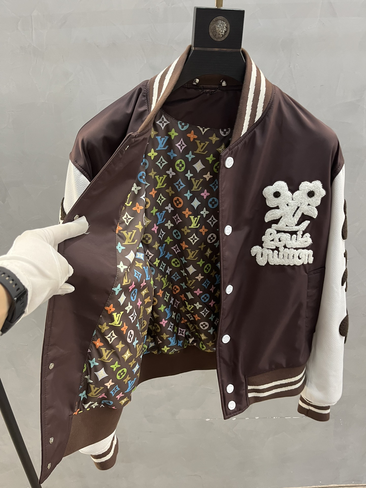 LOUIS VUITTON Мужской кожаный бомбер LOUIS VUITTON Мужской кожаный бомбер