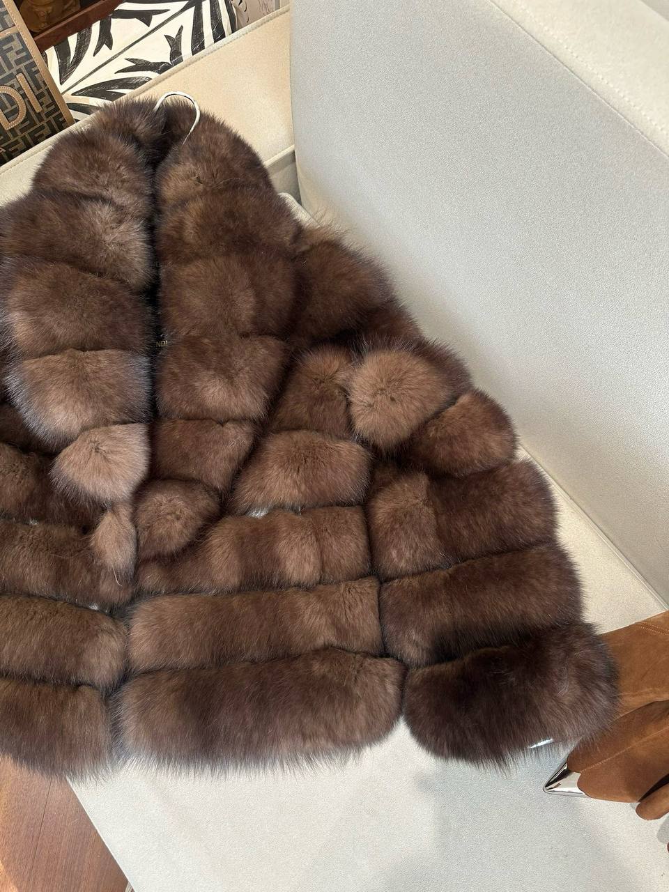 FENDI Женская шуба из меха лисы FENDI Женская шуба из меха лисы