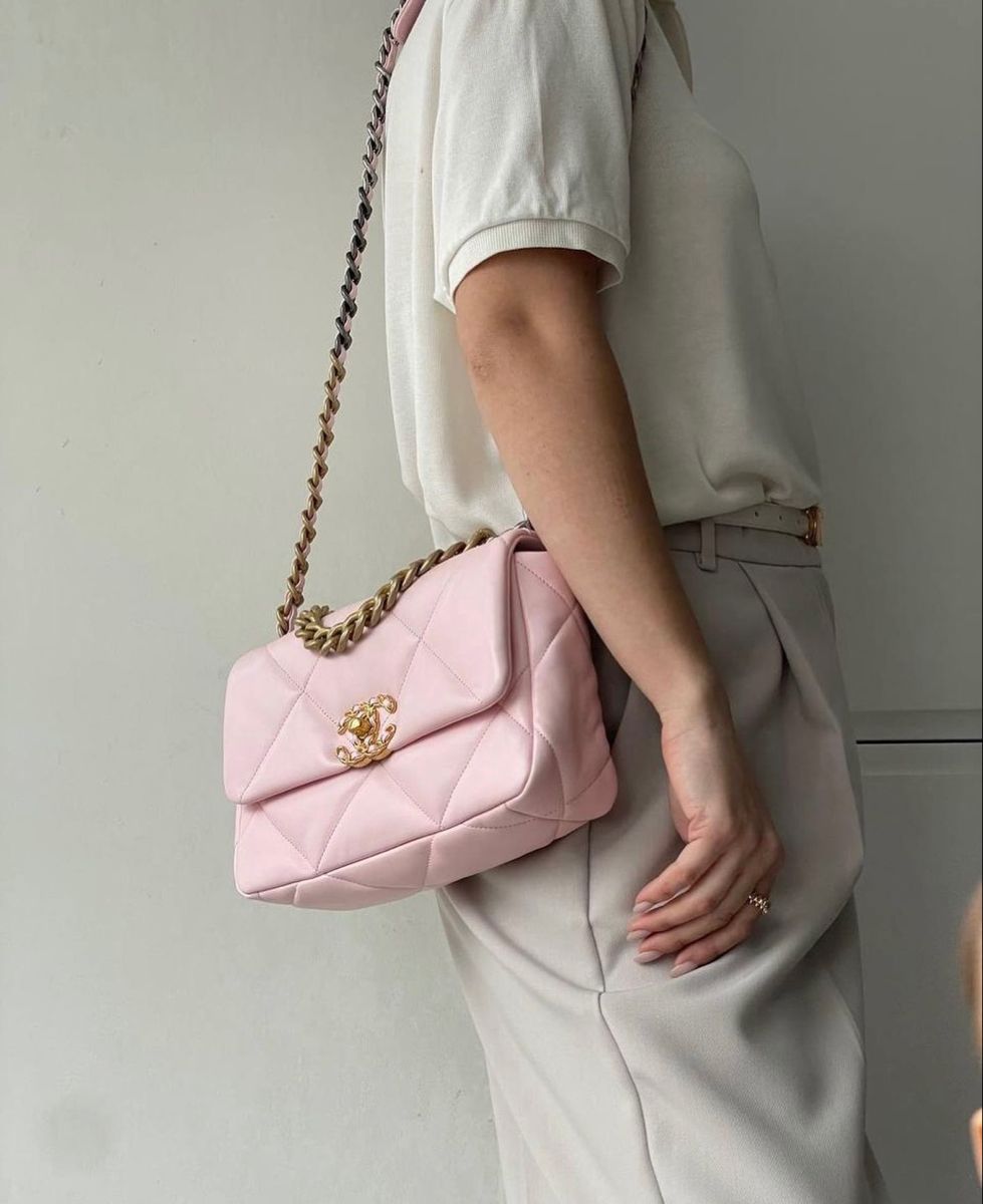 CHANEL Женская сумка Chanel 19 CHANEL Женская сумка Chanel 19