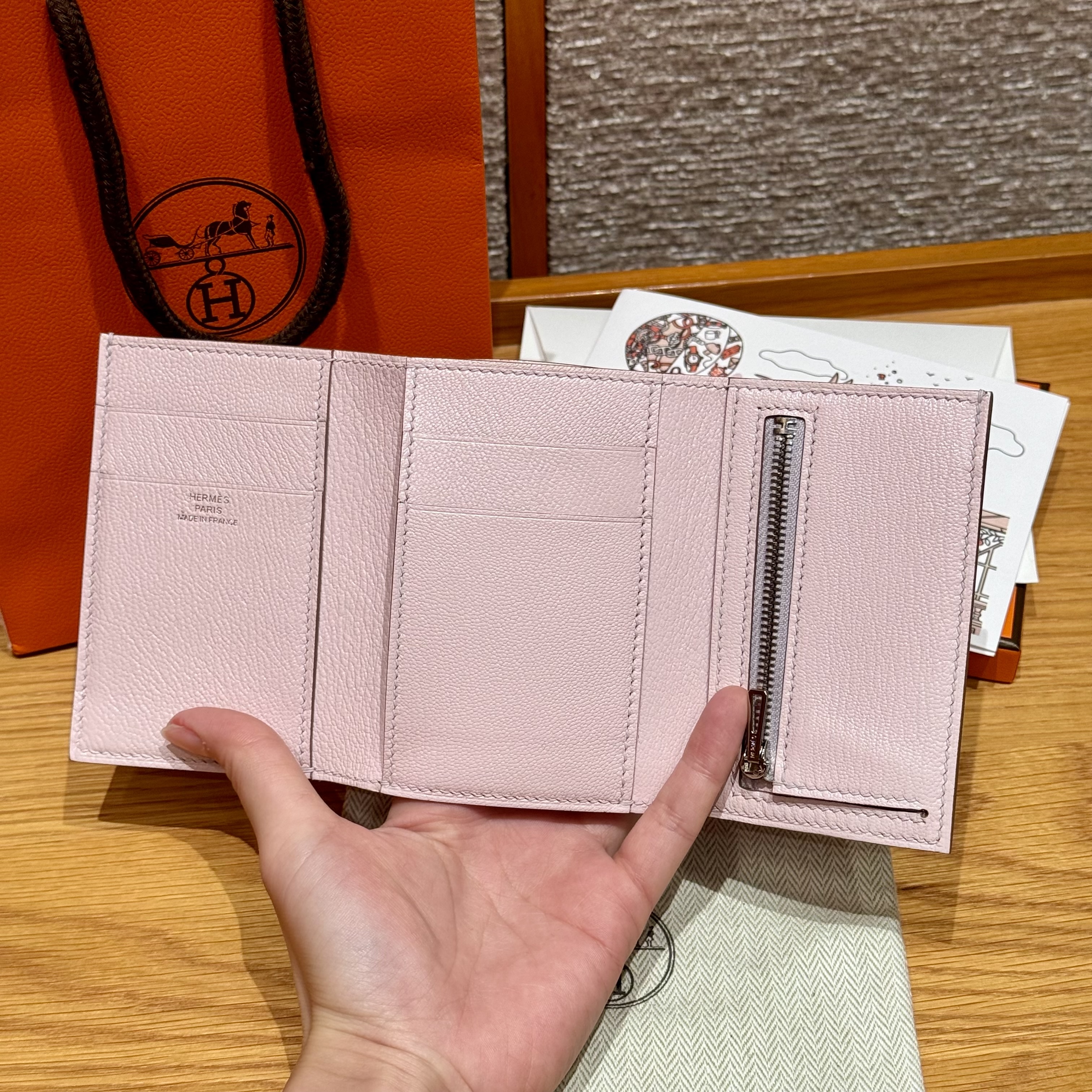 HERMES Кошелёк Bearn 11 см M7/Rose Darling Chèvre HERMES Кошелёк Bearn 11 см M7/Rose Darling Chèvre