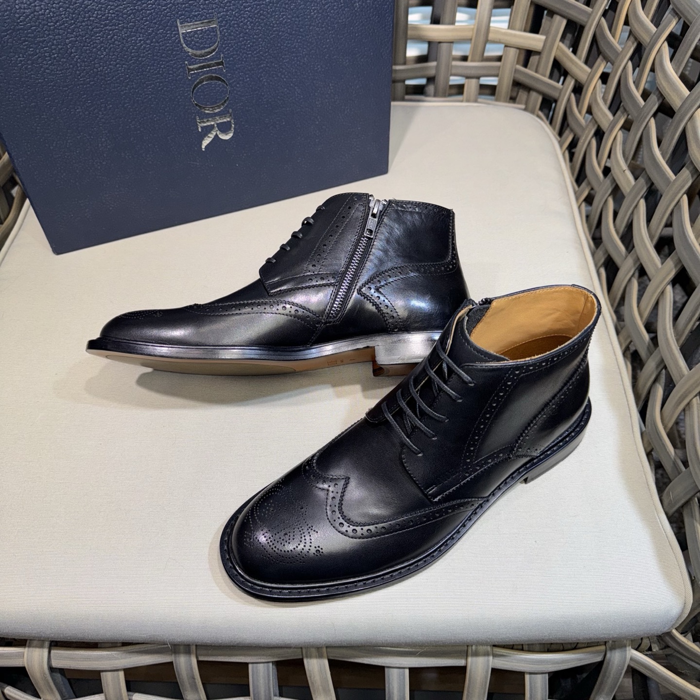 CHRISTIAN DIOR Мужские ботинки из телячьей кожи CHRISTIAN DIOR Мужские ботинки из телячьей кожи