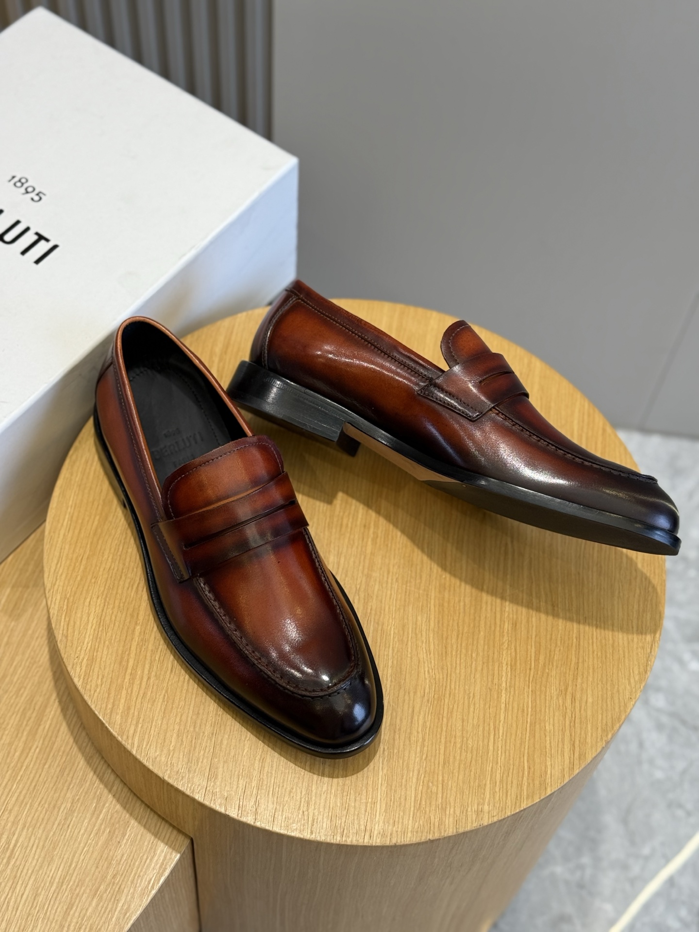 BERLUTI Мужские туфли из коровьей кожи BERLUTI Мужские туфли из коровьей кожи