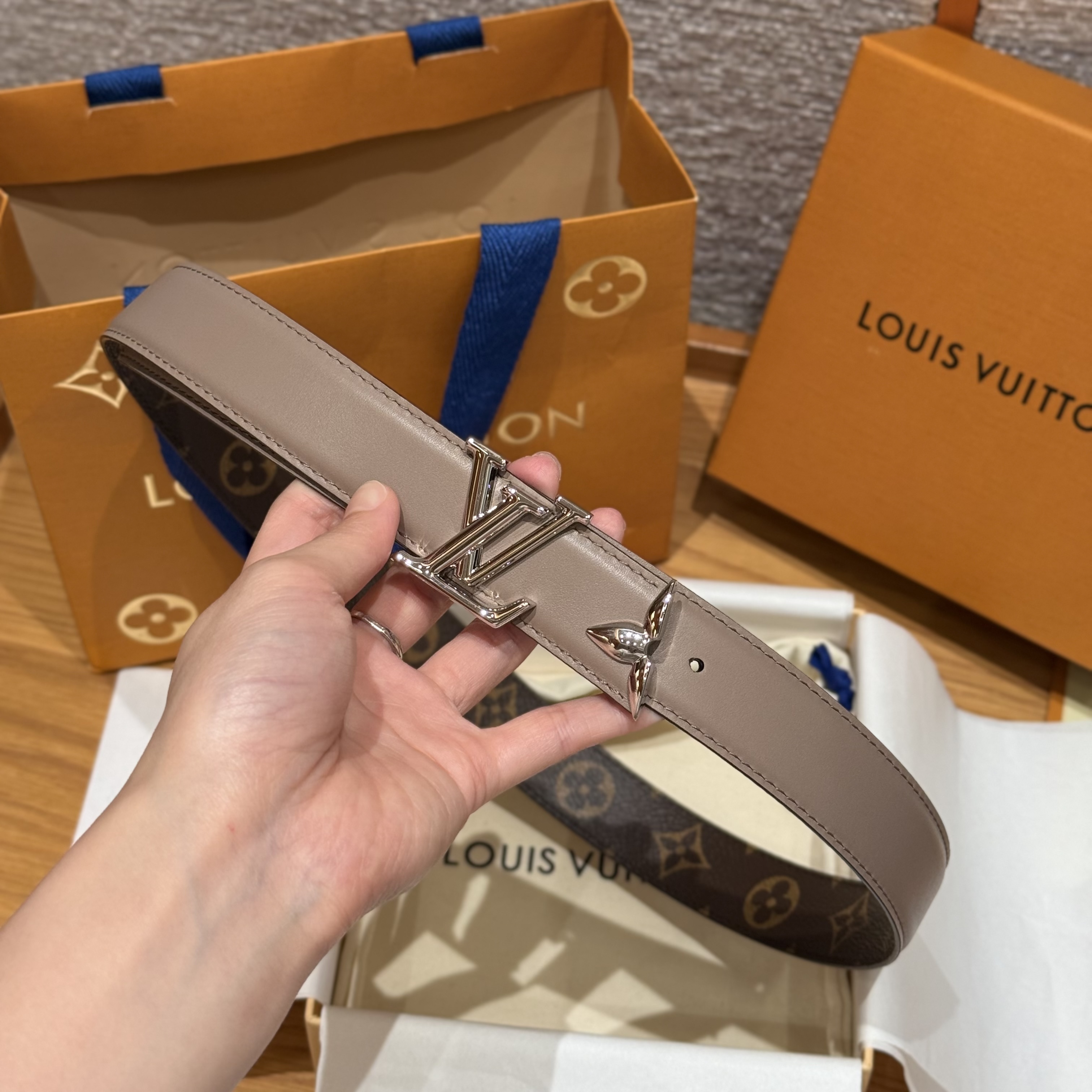 LOUIS VUITTON Женский ремень 