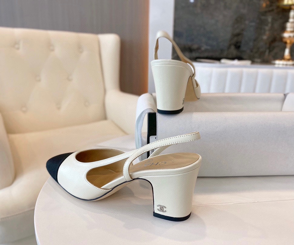 CHANEL Женские туфли слингбэки из кожи на каблуке