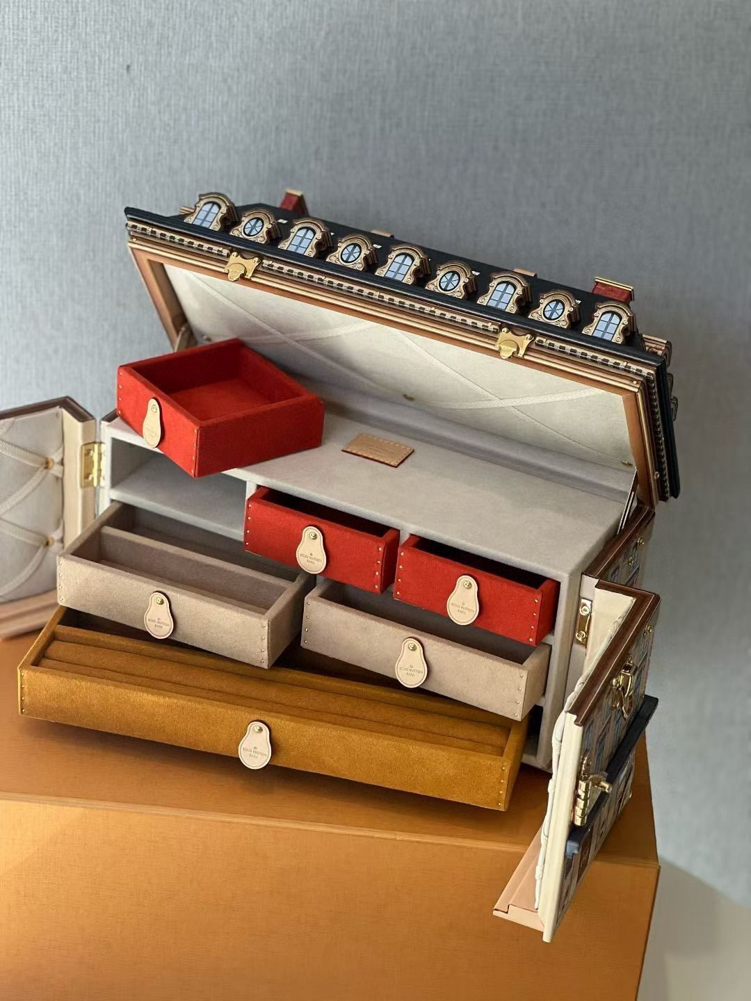 LOUIS VUITTON Декоративная шкатулка Maison De Famille