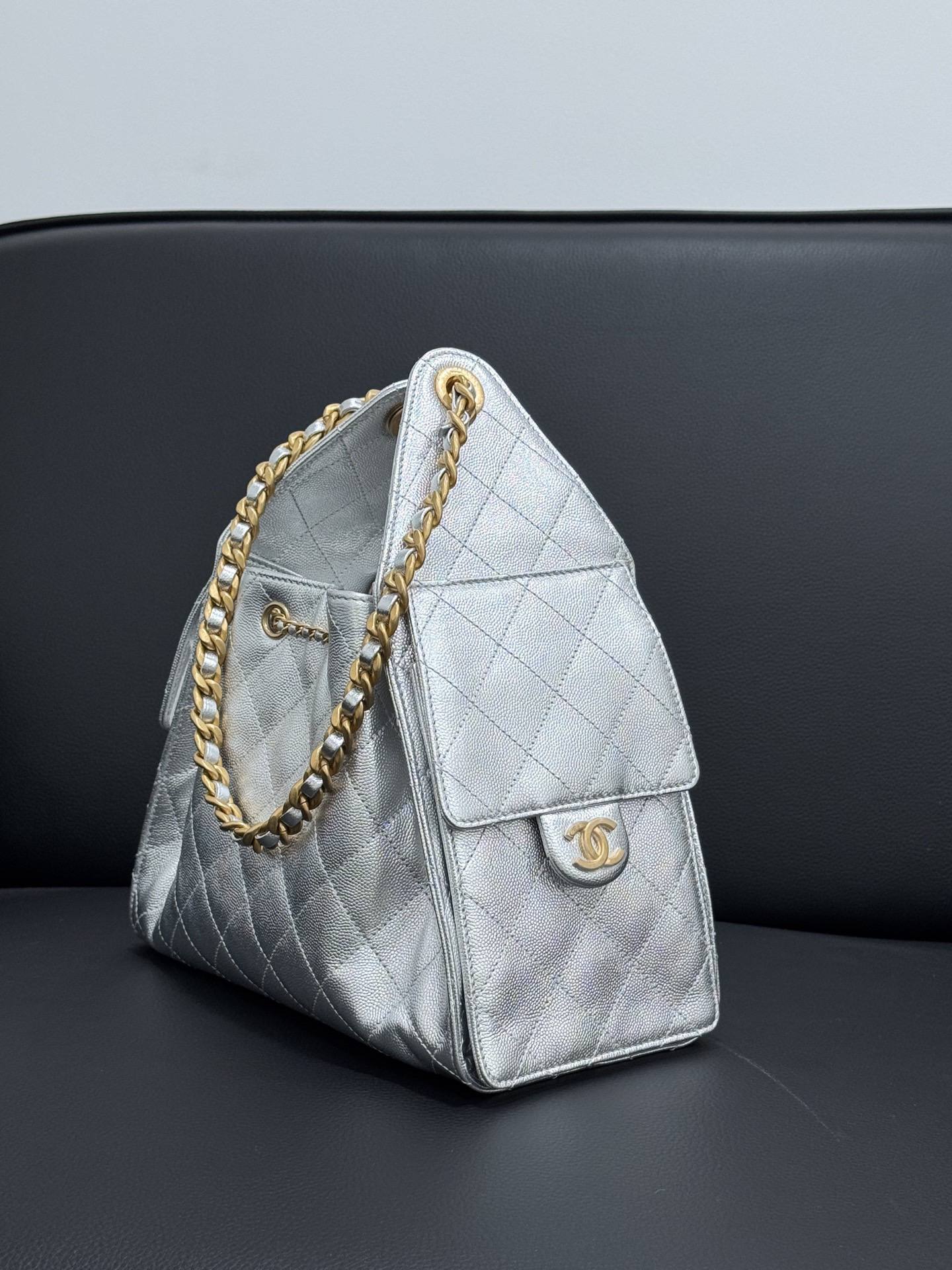 CHANEL Женская сумка Hobo 25a CHANEL Женская сумка Hobo 25a