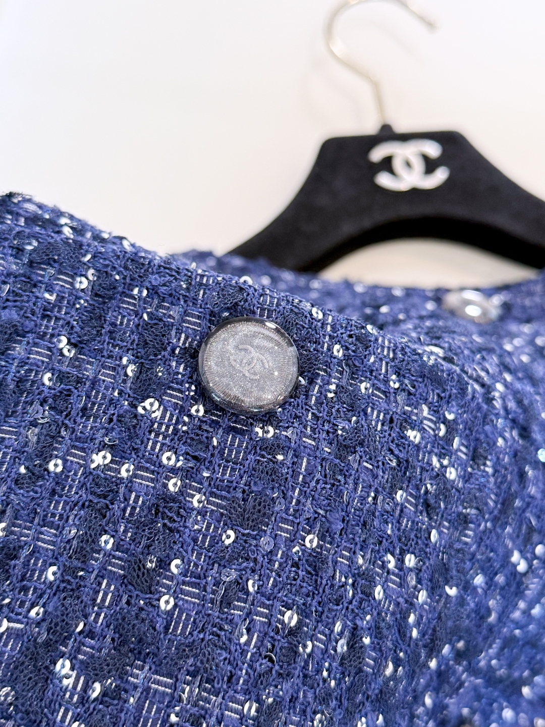 CHANEL Женский жилет в темно-синем оттенке CHANEL Женский жилет в темно-синем оттенке