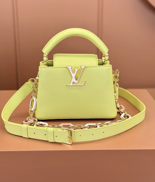 LOUIS VUITTON Женская сумка Capucines Mini M25232