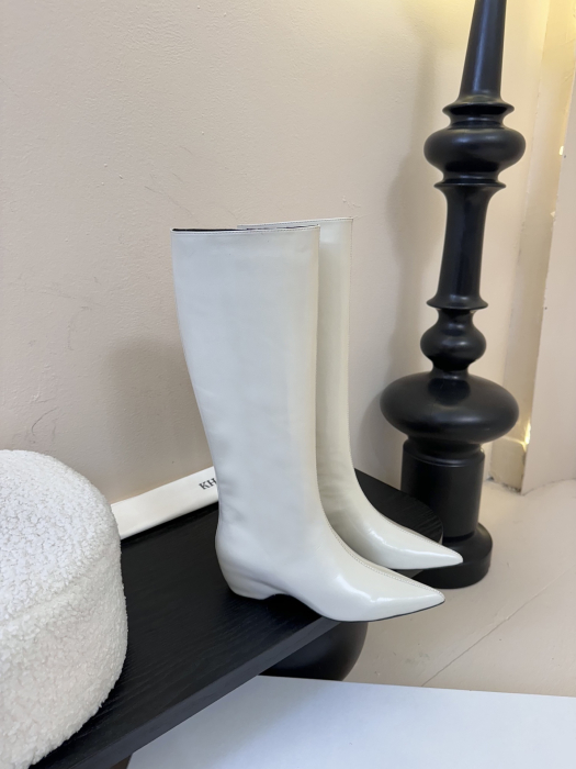 KHAITE Женские сапоги с острым носом