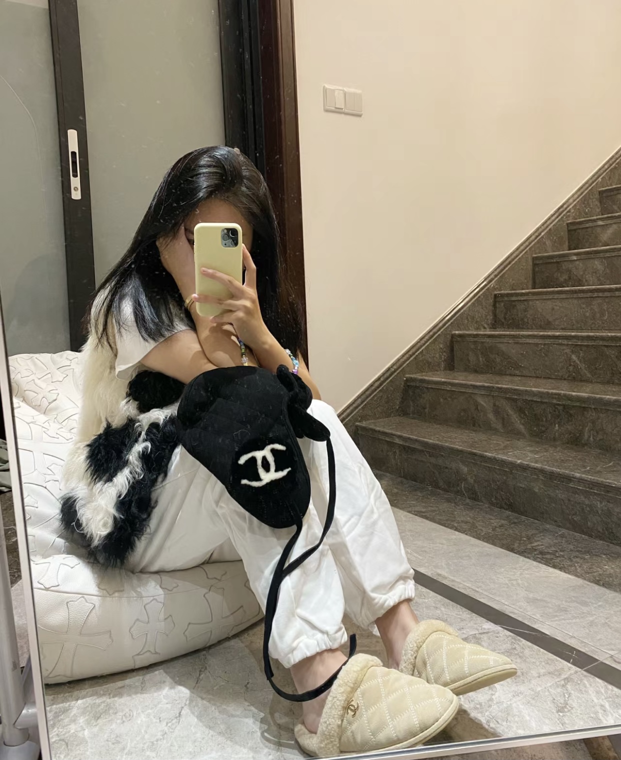 CHANEL Женские тапки из замши и шерсти