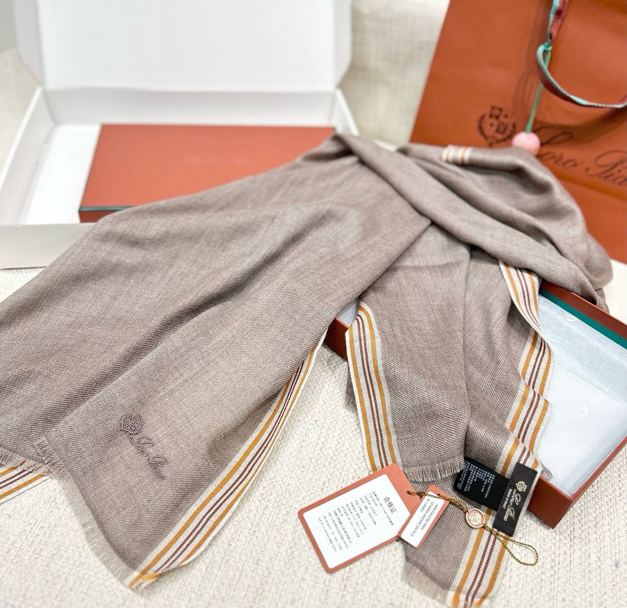 LORO PIANA Женский шарф из кашемира