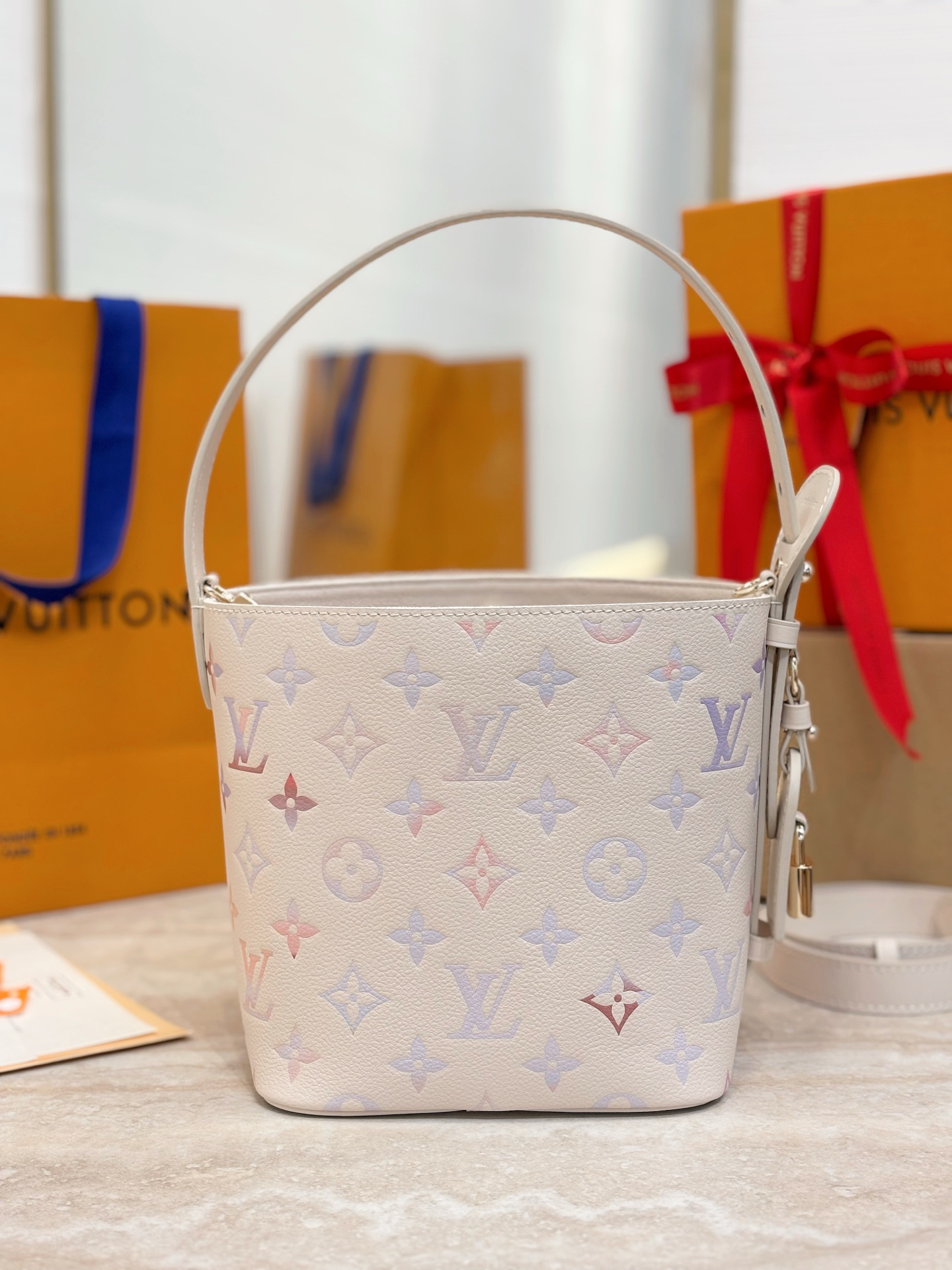 LOUIS VUITTON Женская сумка All In BB M25673 LOUIS VUITTON Женская сумка All In BB M25673