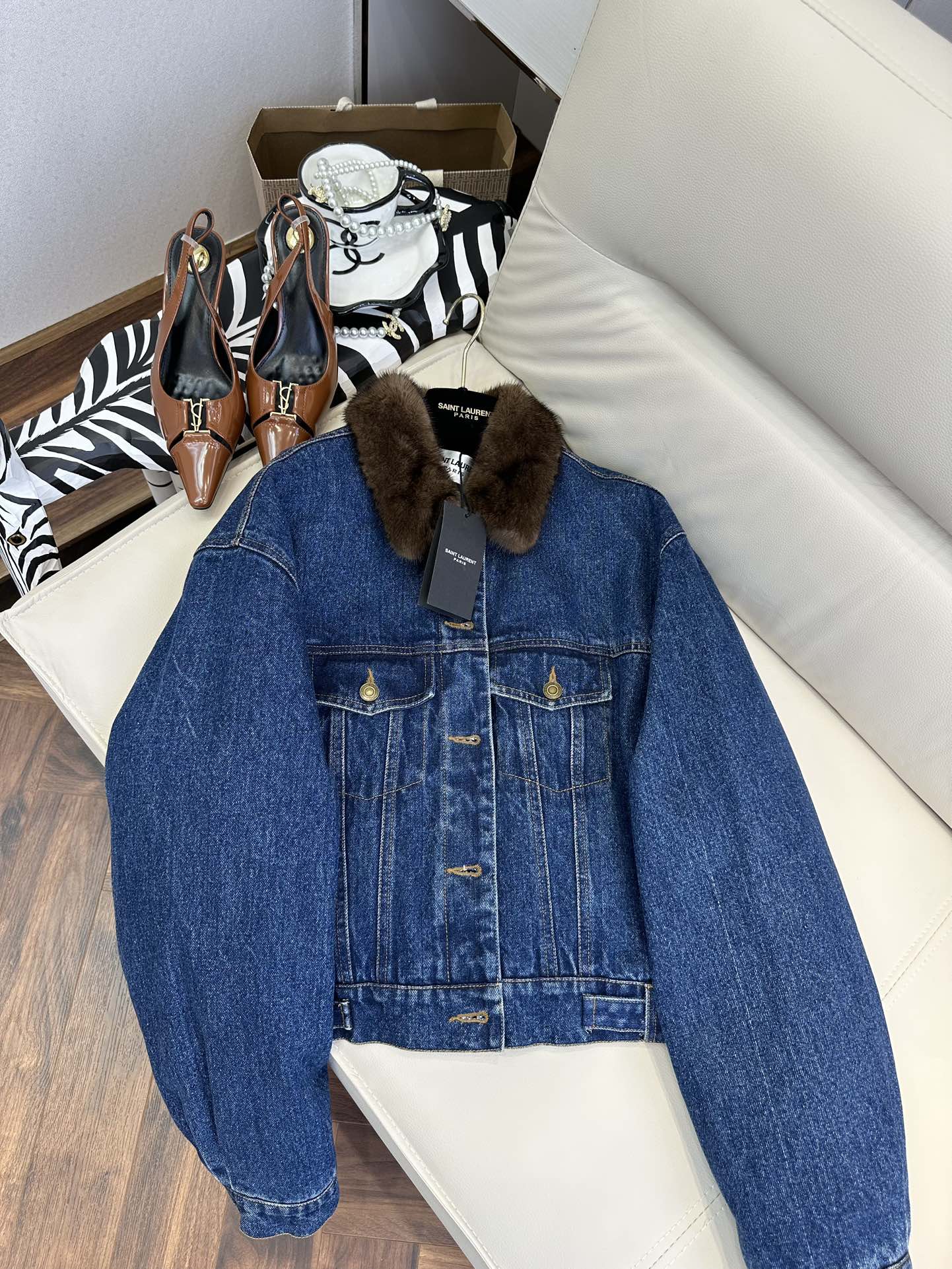 SAINT LAURENT Женская джинсовая куртка с мехом SAINT LAURENT Женская джинсовая куртка с мехом