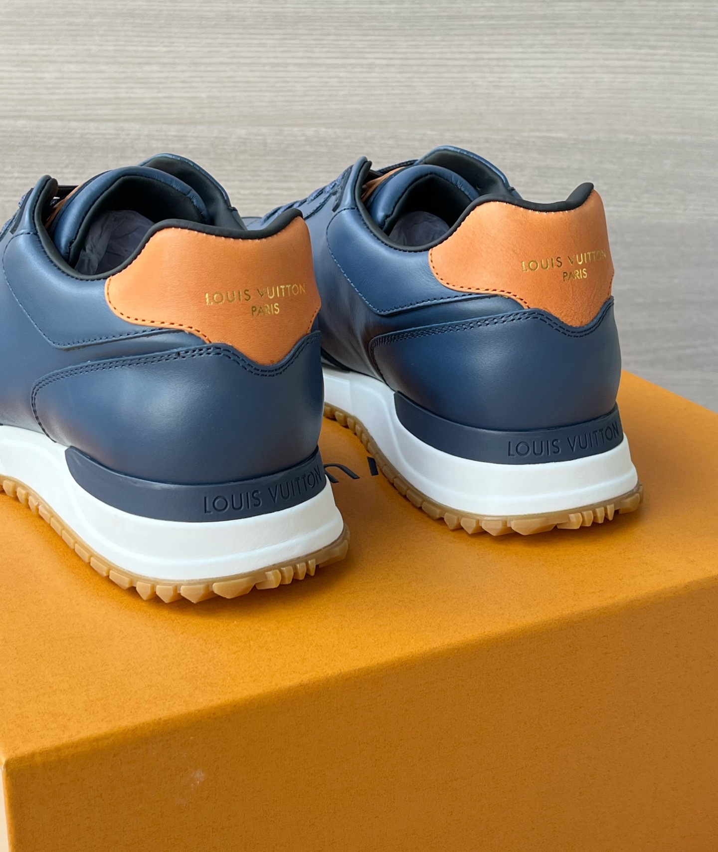 LOUIS VUITTON Мужские кроссовки из телячьей кожи 