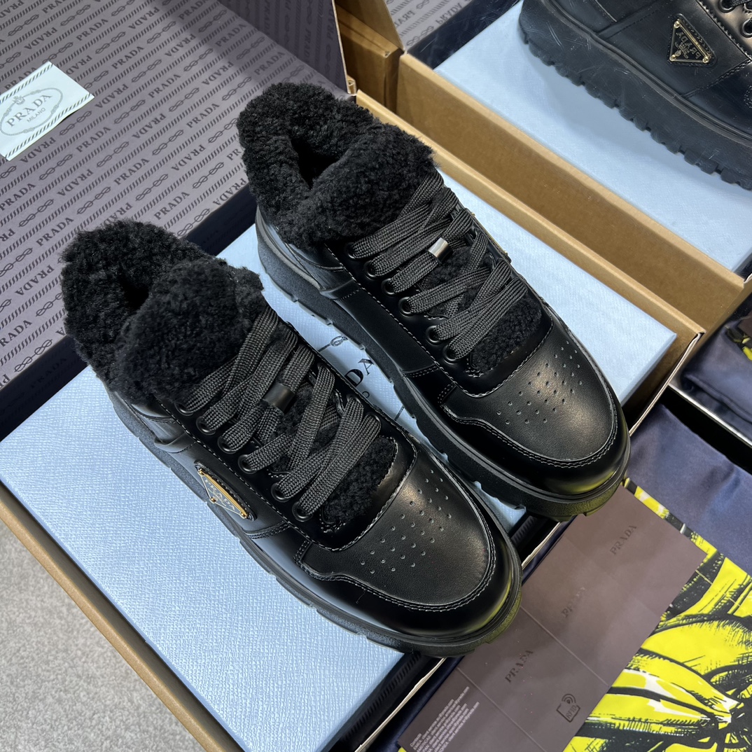 PRADA Женские ботинки на толстой подошве с мехом