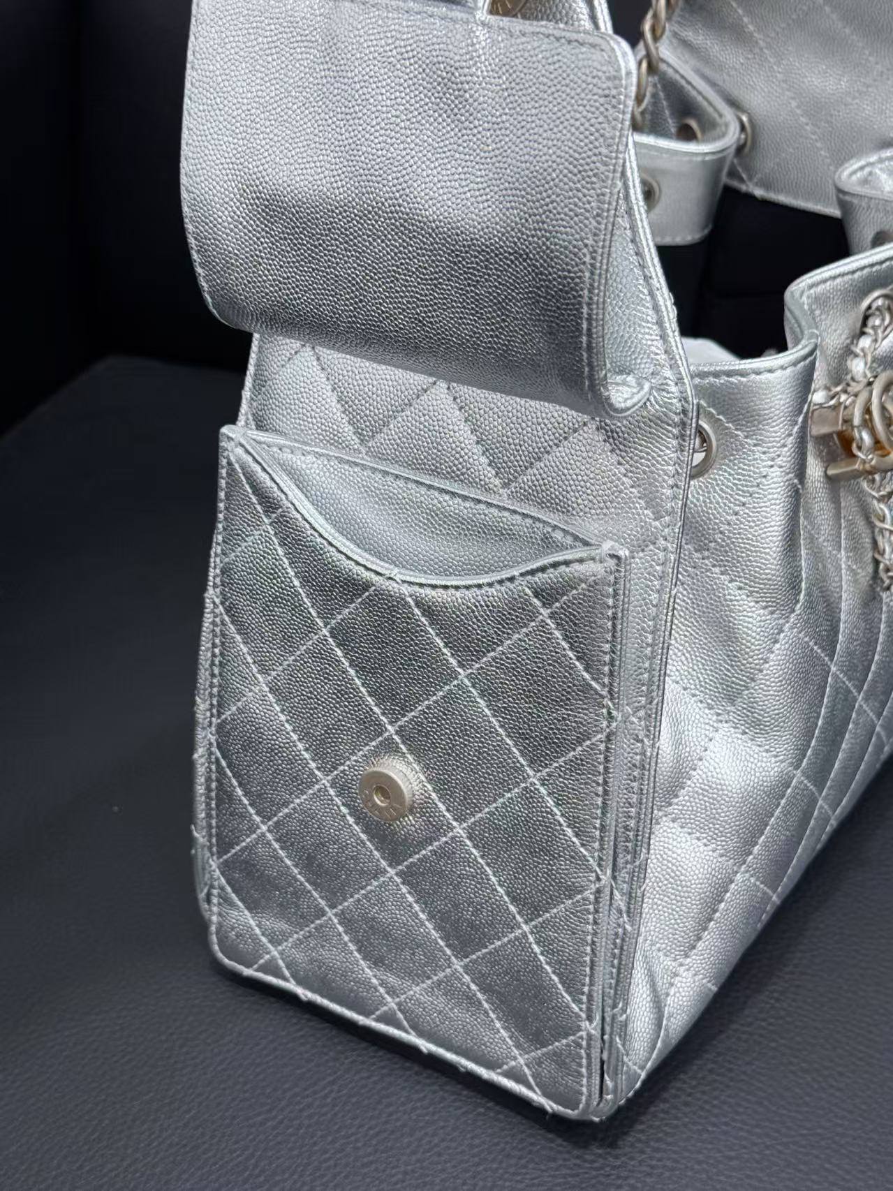 CHANEL Женская сумка Hobo 25a CHANEL Женская сумка Hobo 25a