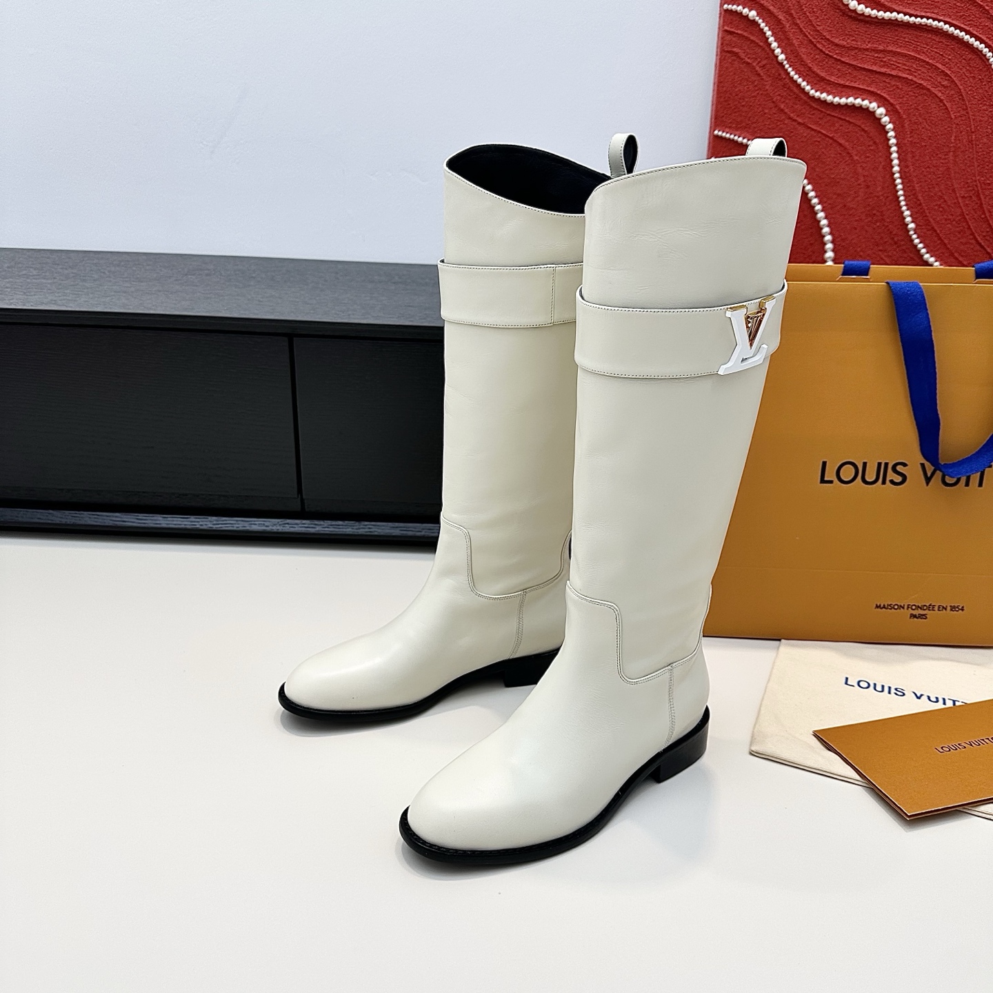 LOUIS VUITTON Женские сапоги LOUIS VUITTON Женские сапоги