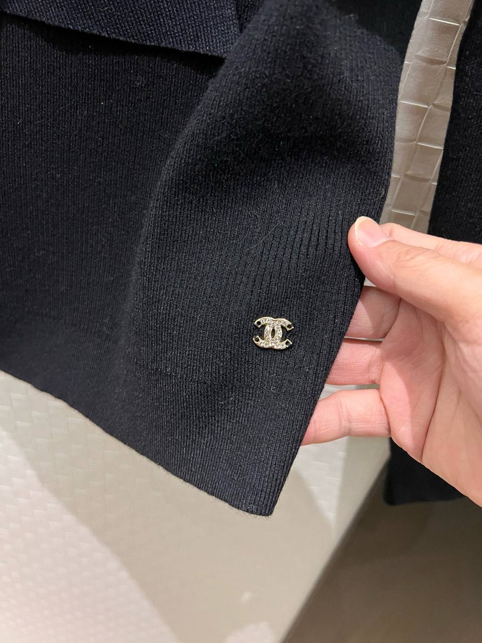 CHANEL Женский свитер  CHANEL Женский свитер