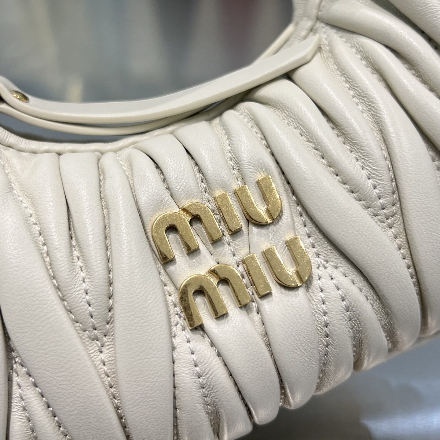 MIU MIU Женская сумка Wander hobo mini 