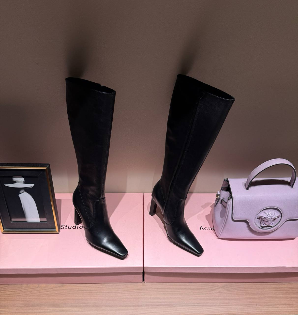 SAINT LAURENT Женские сапоги из телячьей кожи SAINT LAURENT Женские сапоги из телячьей кожи