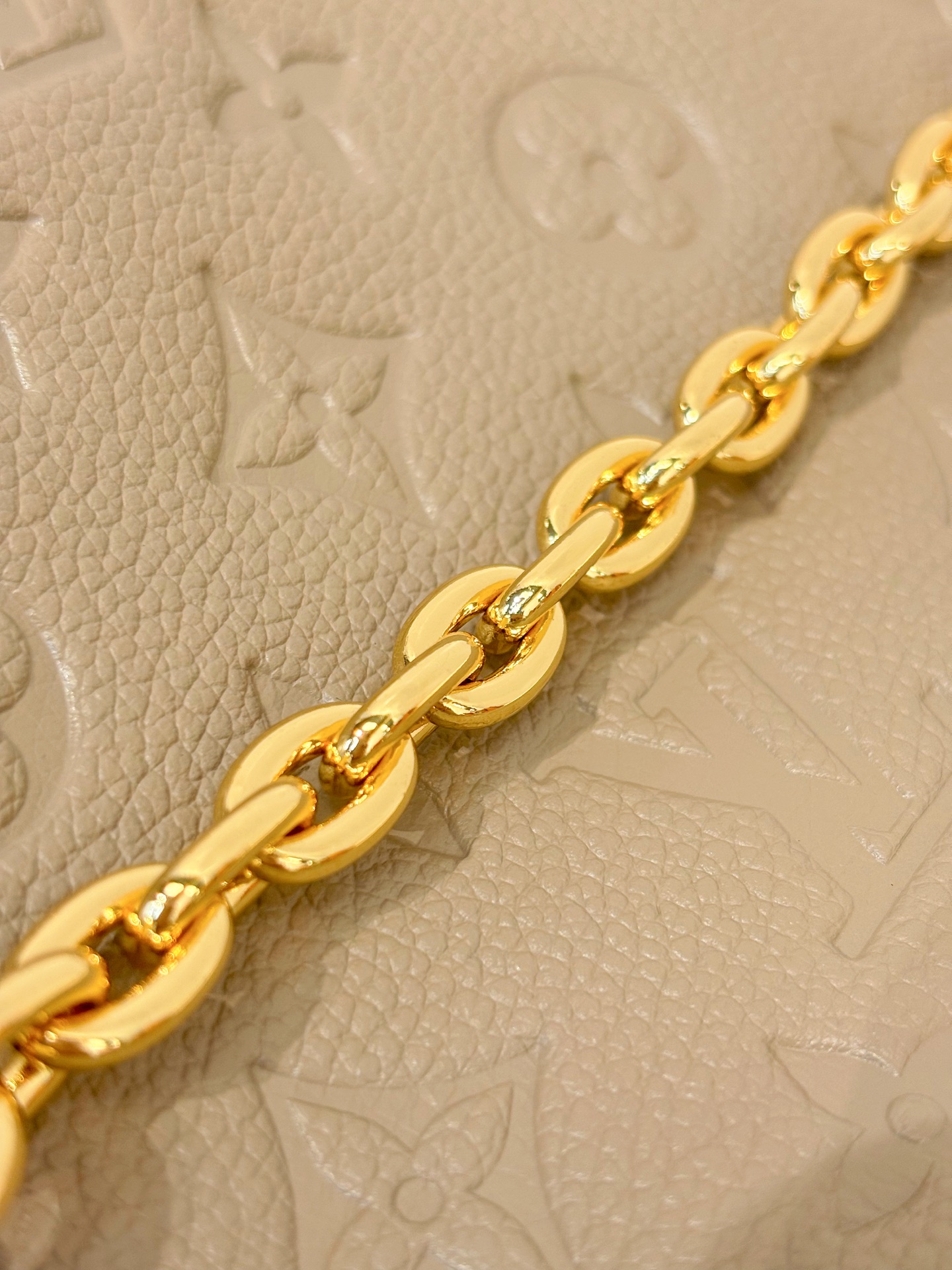 LOUIS VUITTON Женская сумка Anytime MM M14658 LOUIS VUITTON Женская сумка Anytime MM M14658