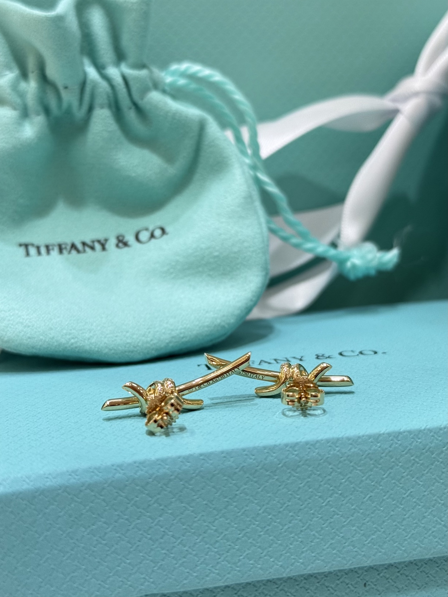 TIFFANY Серьги Knot с бриллиантами из желтого золота 18 карат TIFFANY Серьги Knot с бриллиантами из желтого золота 18 карат