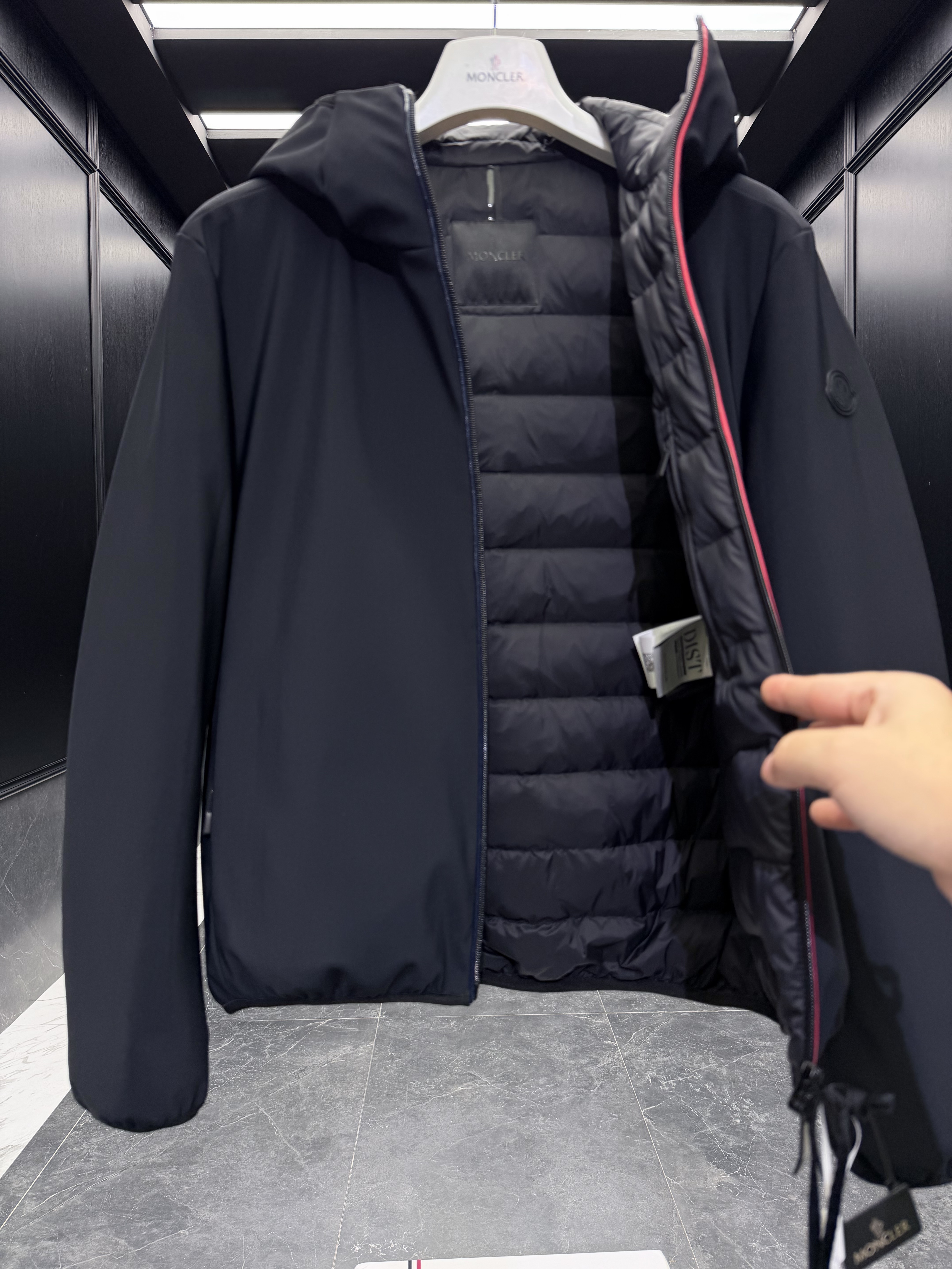 MONCLER Мужской пуховик Batisse MONCLER Мужской пуховик Batisse