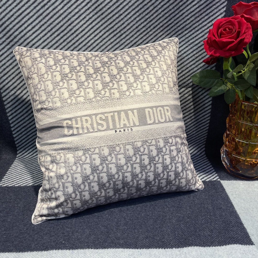 CHRISTIAN DIOR Бархатная подушка CHRISTIAN DIOR Бархатная подушка