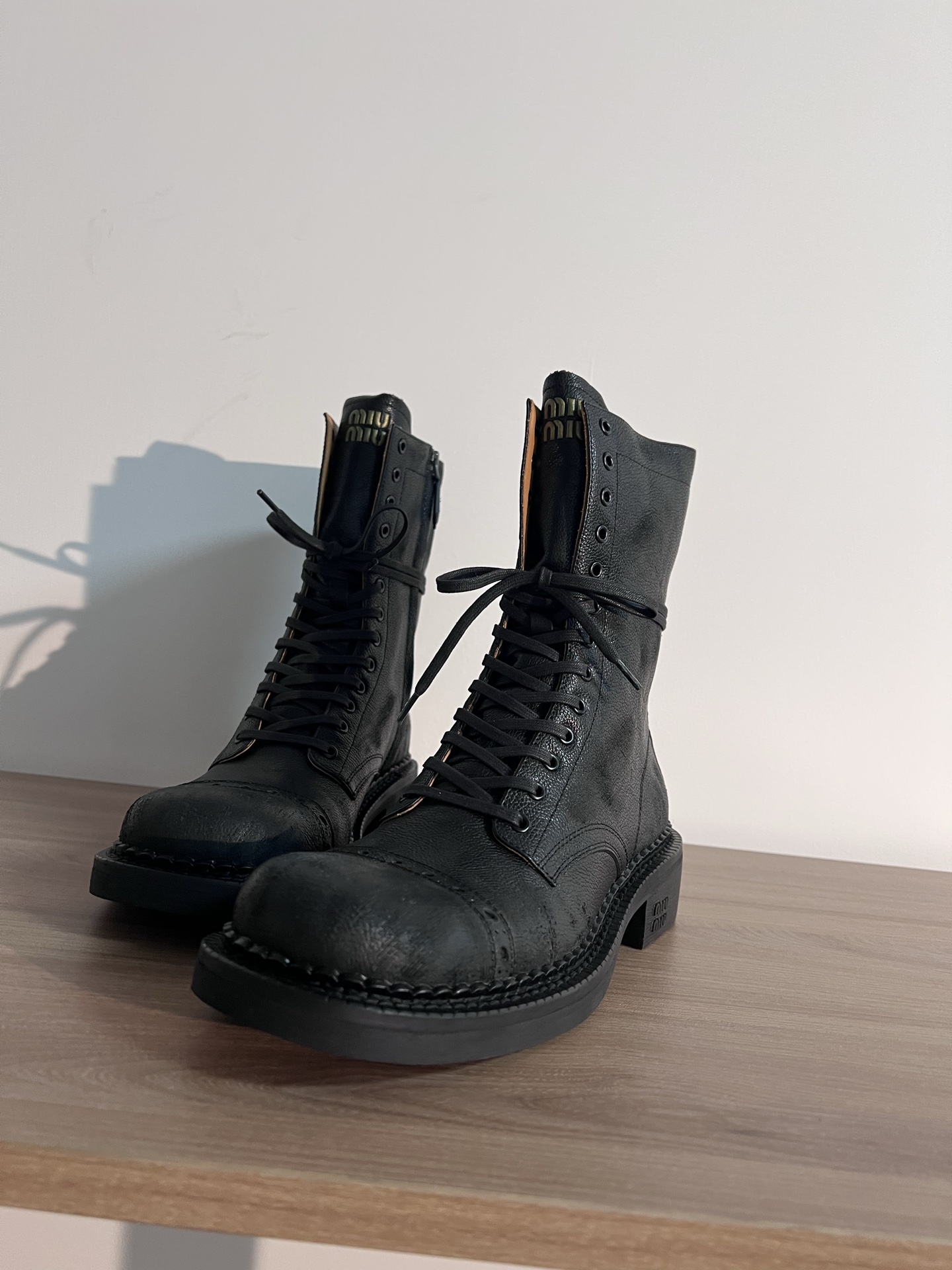 MIU MIU Женские ботинки из телячьей кожи MIU MIU Женские ботинки из телячьей кожи