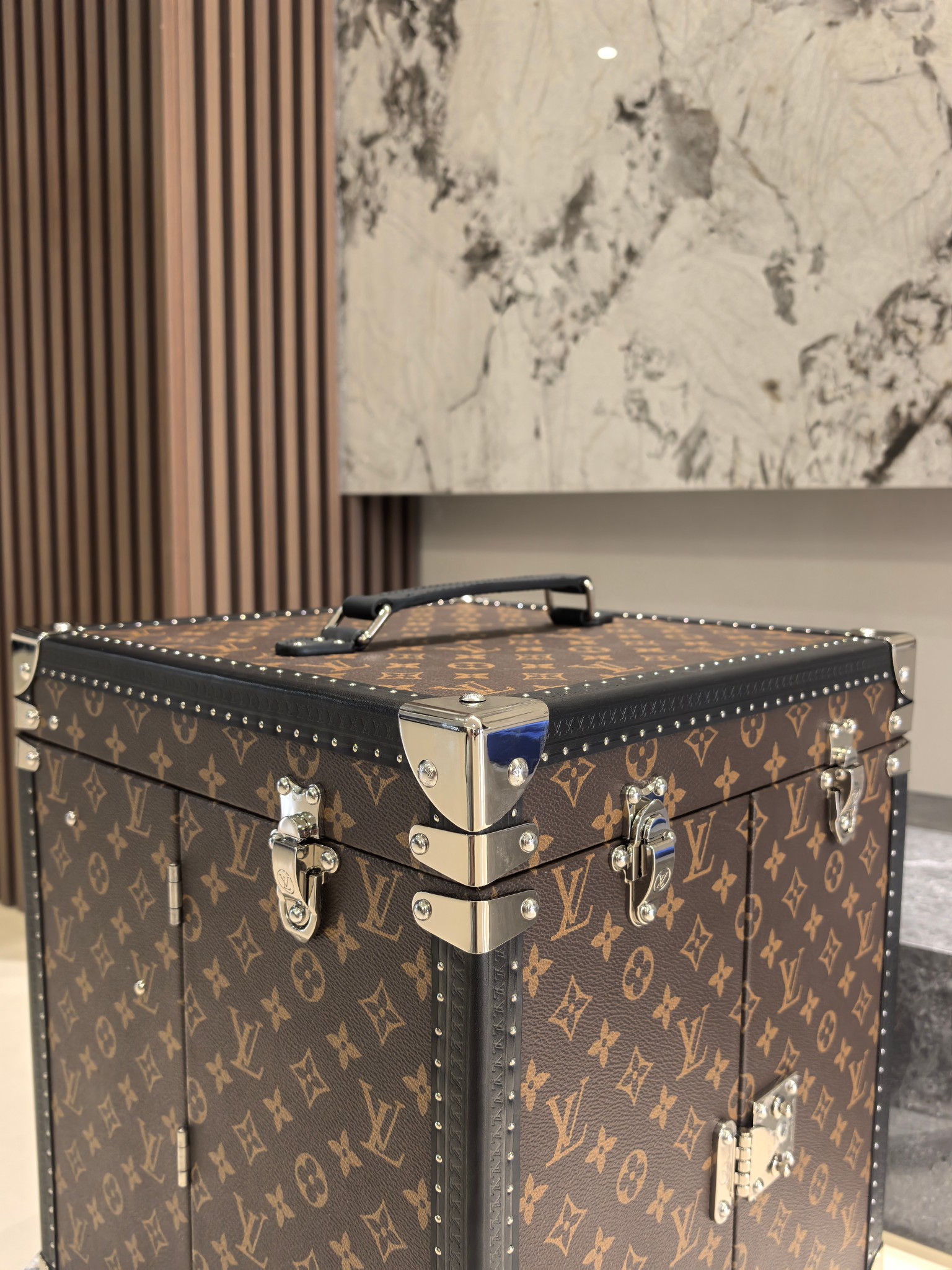 LOUIS VUITTON Ящик для хранения часов LOUIS VUITTON Ящик для хранения часов