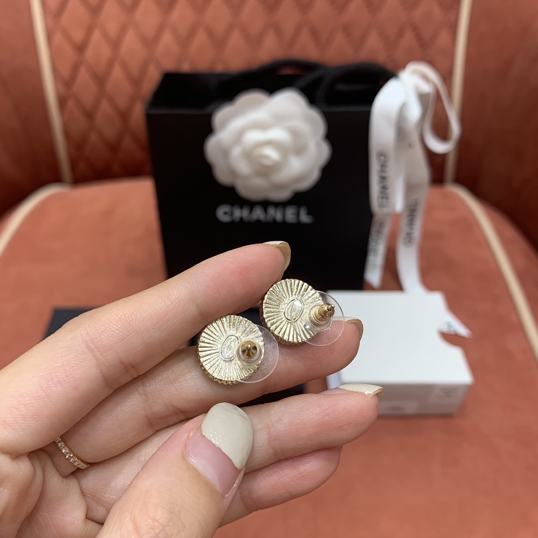 CHANEL Женские серьги CHANEL Женские серьги