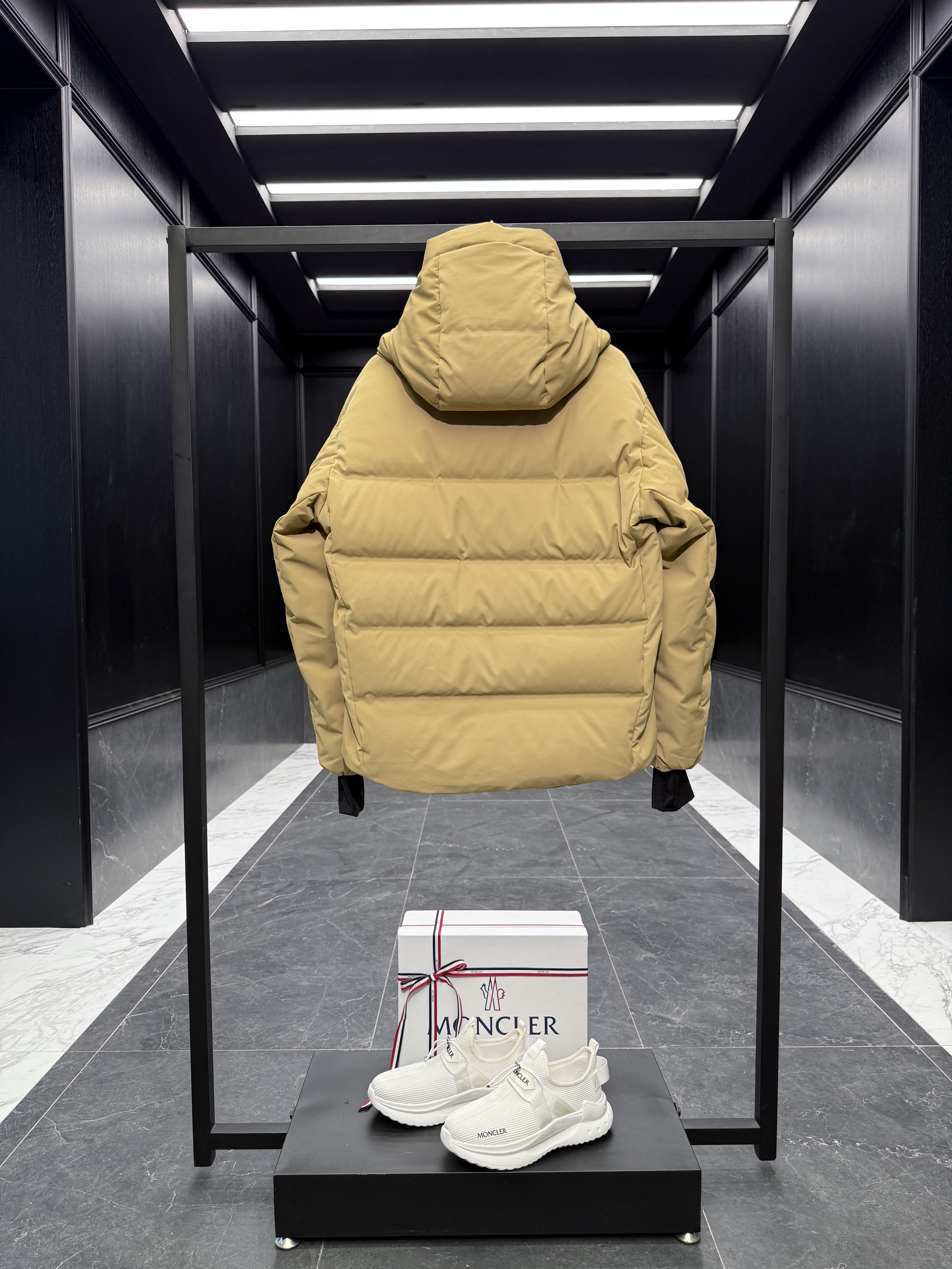 MONCLER Мужской пуховик Fellberg